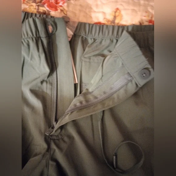 NWT Olive Green High Rise Cargo Pants for Women - Relaxed Fit - Picture 9 of 16